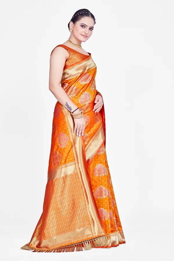 Gold_-Toned_Ethnic_Motifs_Woven_Design_Zari_Kia_Silk_Cotton_Saree