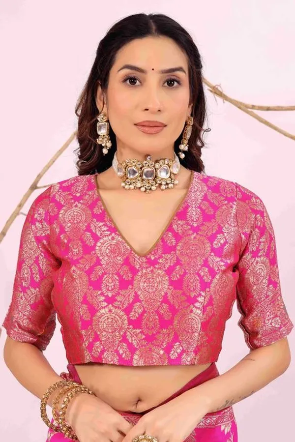 Pure_Dola_Silk_Banarasi_Saree_with_Rose_Motifs,_Zari_Weaving,_and_Piping_Lace_Borders_with_unstitched_Brocade_design_blouse_piece