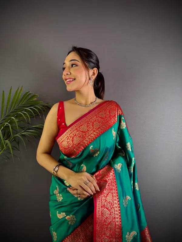 Rama_Banarasi_Silk_Saree_With_Unstitched_Blouse_Piece_|_For_Women