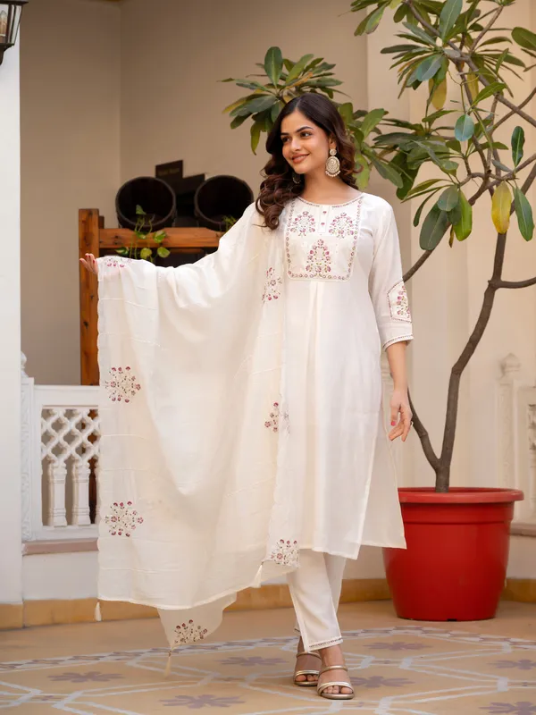Premium_Quality_Hand_Work_Designe_Kurti_Set