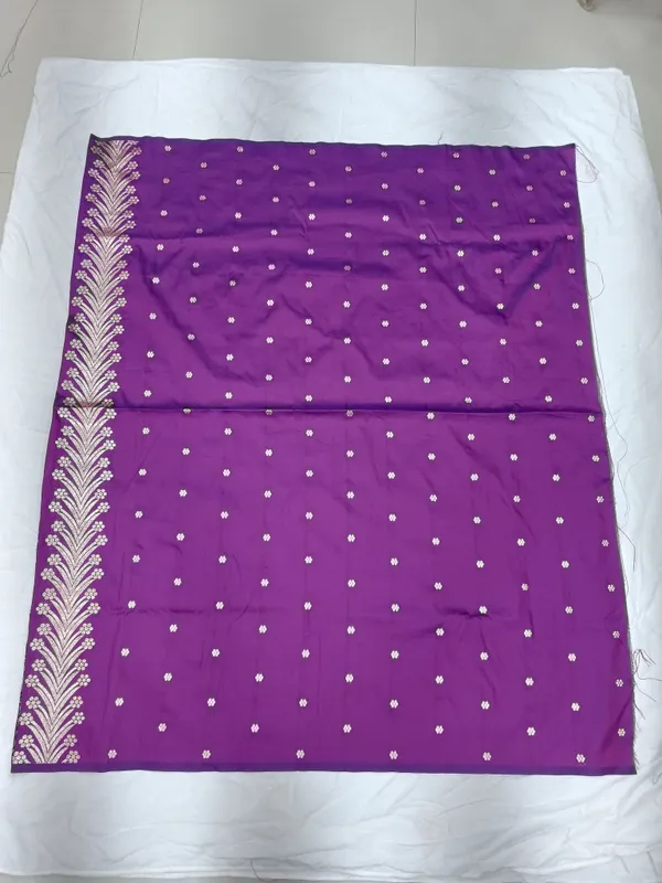 Magenta_Banarasi_Silk_Saree_With_Unstitched_Blouse_Piece_For_Woman
