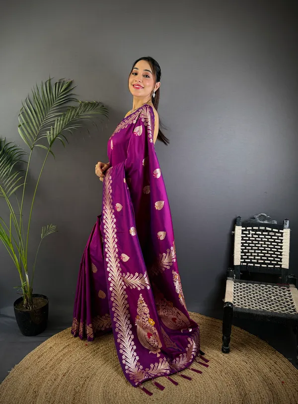 Magenta_Banarasi_Silk_Saree_With_Unstitched_Blouse_Piece_For_Woman