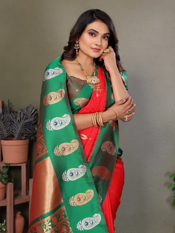 Red_Banarasi_Silk_Saree_With_Unstitched_Blouse_Piece_|_For_Women