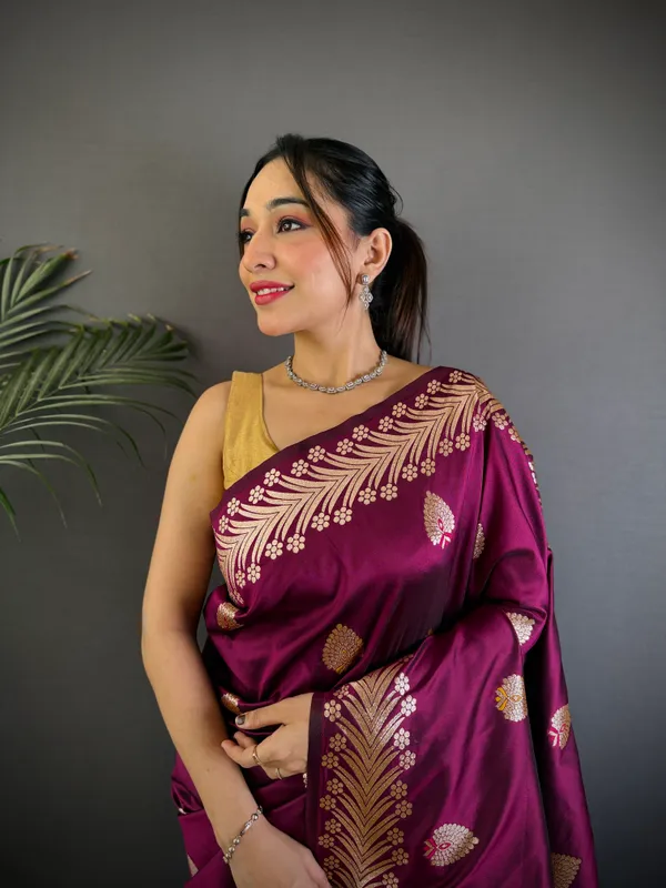 Wine_Banarasi_Silk_Saree_With_Unstitched_Blouse_Piece_For_Woman