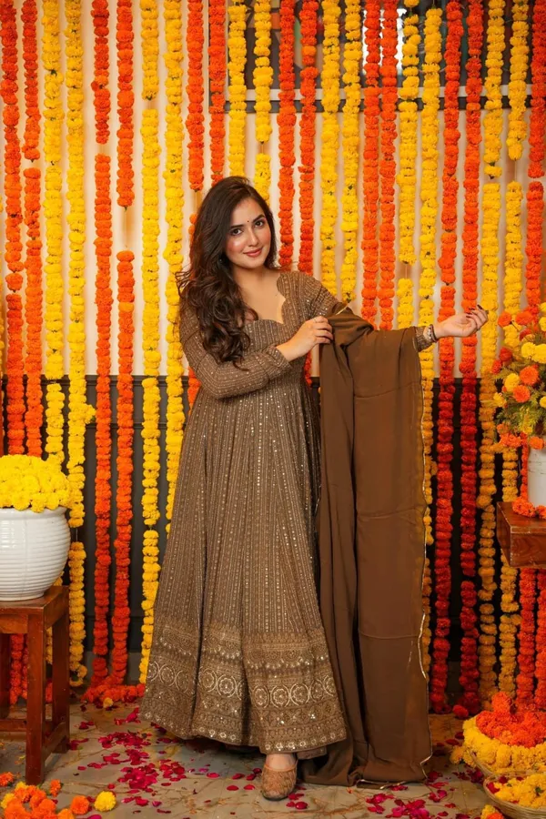 CHOCOLATE_COLOUR_NIGHT_STAR_EMBROIDERED_GEORGETTE_ANARKALI_SUIT_SET