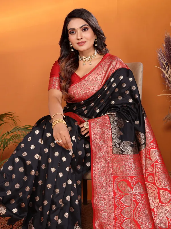 Black_Banarasi_Silk_Saree_With_Unstitched_Blouse_Piece_|_For_Women