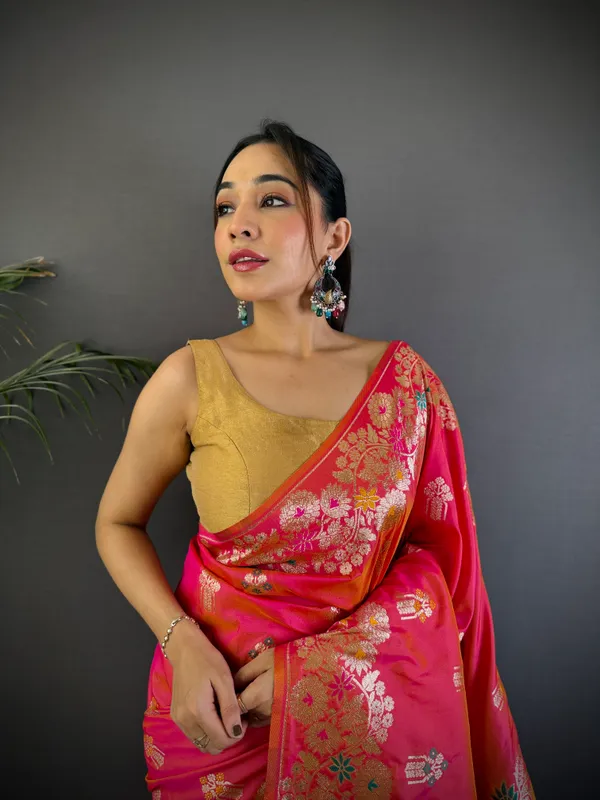 Gajari_Red_Banarasi_Silk_Saree_With_Unstitched_Blouse_Piece_|_For_Women