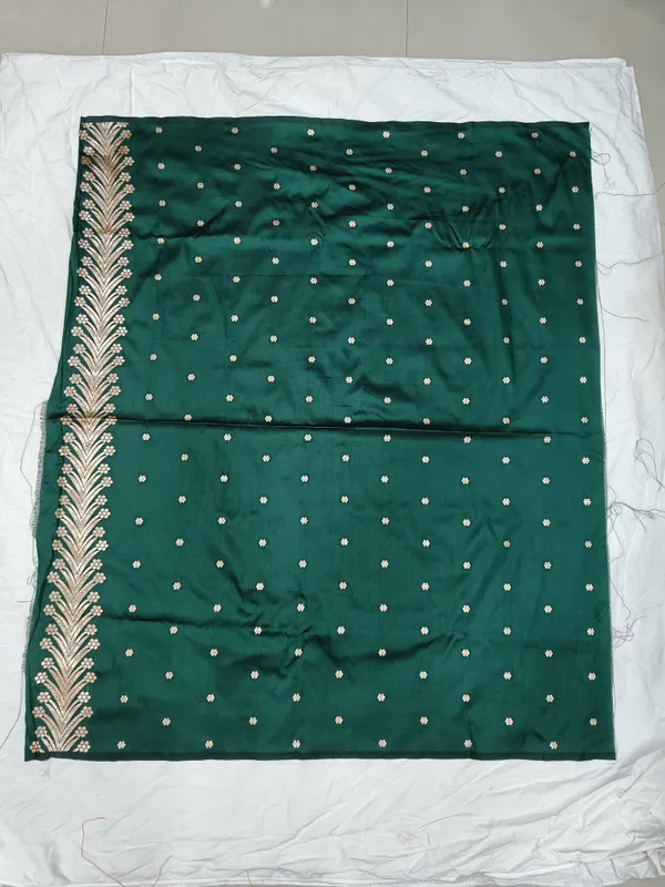 Bottle_Green_Banarasi_Silk_Saree_With_Unstitched_Blouse_Piece_For_Woman