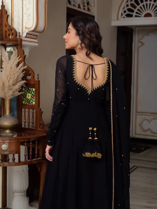 BLACK_COLOUR_PREMIUM_ANARKALI_SUIT_SET_(3PC)