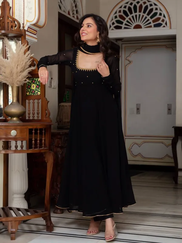 BLACK_COLOUR_PREMIUM_ANARKALI_SUIT_SET_(3PC)