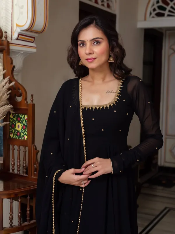 BLACK_COLOUR_PREMIUM_ANARKALI_SUIT_SET_(3PC)