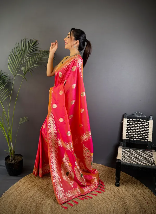 Gajari_Banarasi_Silk_Saree_With_Unstitched_Blouse_Piece_For_Woman