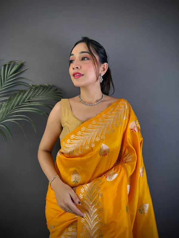 Yellow_Banarasi_Silk_Saree_With_Unstitched_Blouse_Piece_For_Woman