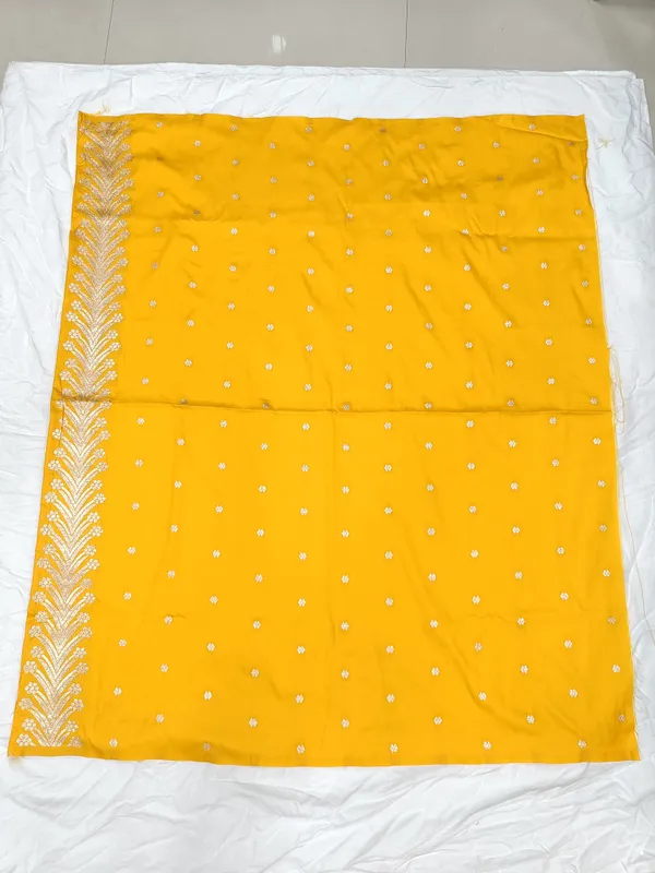Yellow_Banarasi_Silk_Saree_With_Unstitched_Blouse_Piece_For_Woman