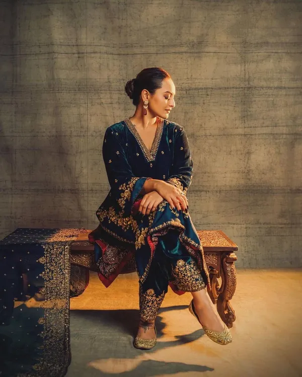 Teal_Green_Embroidered_Anarkali_Kurti_Pant_With_Dupatta_Suit_Set_|_For_Women