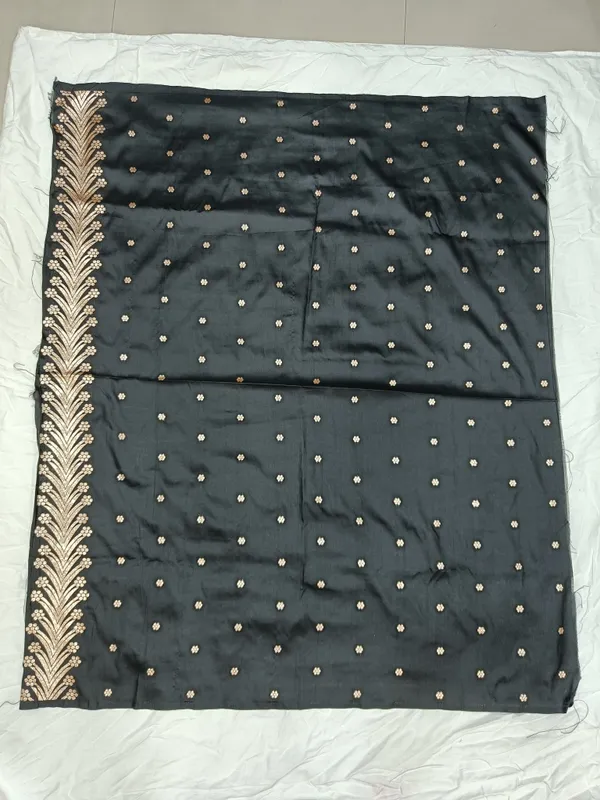Black_Banarasi_Silk_Saree_With_Unstitched_Blouse_Piece_For_Woman
