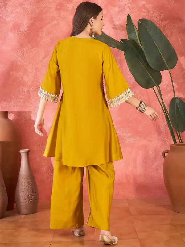 Floral_Embroidered_&_Sequinned_A-Line_Kurta_With_Palazzos_&_Bag_Kurta_Set