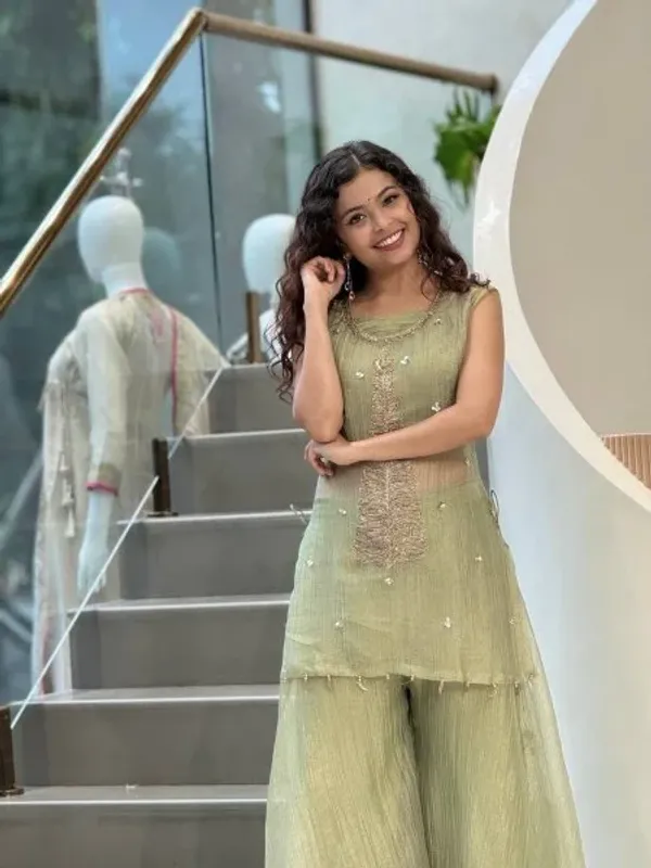 Glamorous_Pista_Crush_Tissue_Shrug_Palazzo_Blouse_Set_with_Designer_Party_Wear_Look