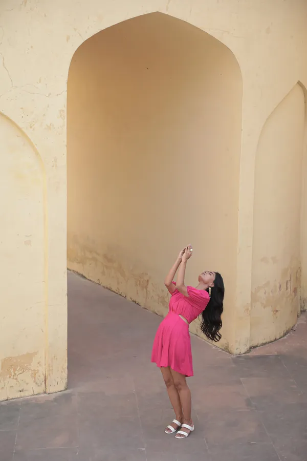 Pink_Off-Shoulder_Dress_With_Puff_Sleeves