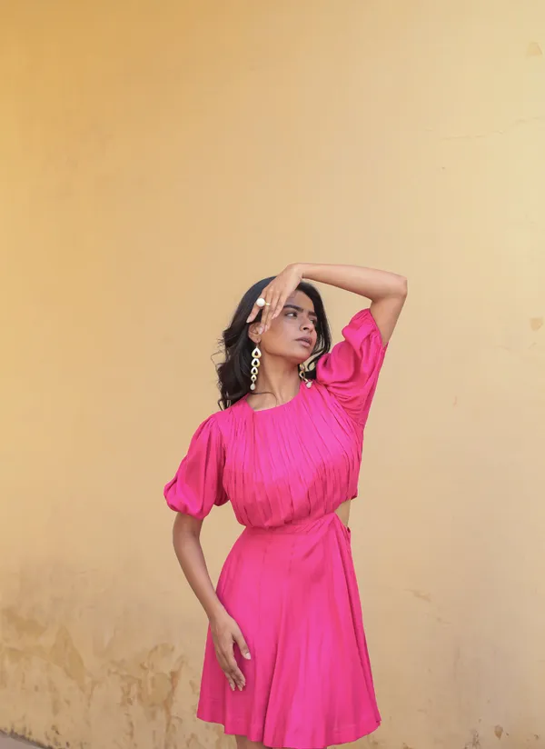 Pink_Off-Shoulder_Dress_With_Puff_Sleeves