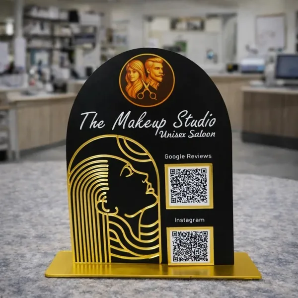2_QR_black_standy_for_saloon