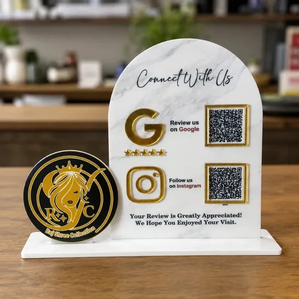 2_QR_standy_for_saloon_and_clothes_shop