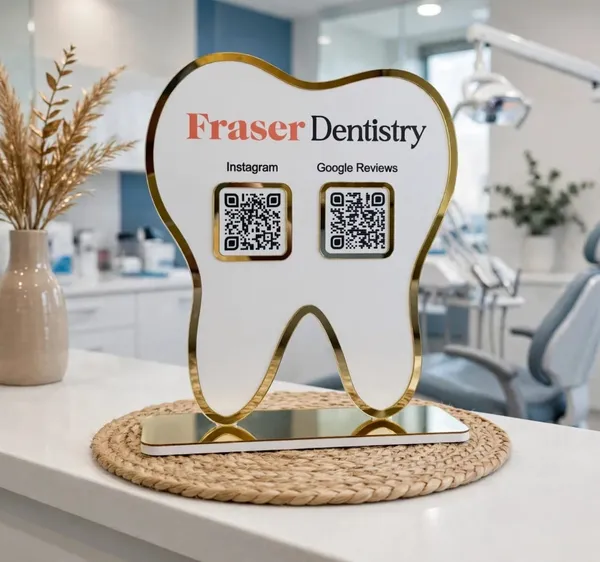2_QR_white_standy_for_Dentist