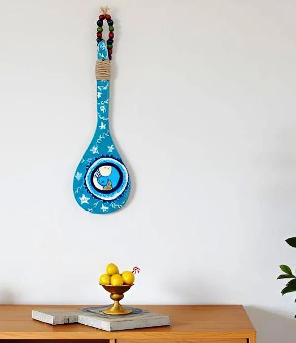 Indha_Madhubani_Hand-Painted_Wooden_Decorative_Spoon_(Fish_Motif)