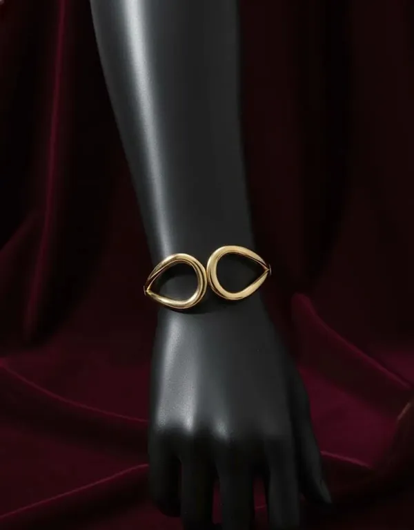 Golden_Sculptural_Teardrop_Interlock_Cuff_Bracelet_Bangles