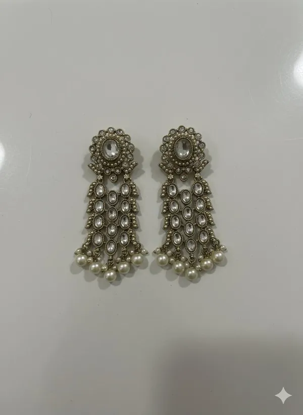 Golden_Vintage-Inspired_Polki_And_Pearl_Chandelier_Earrings