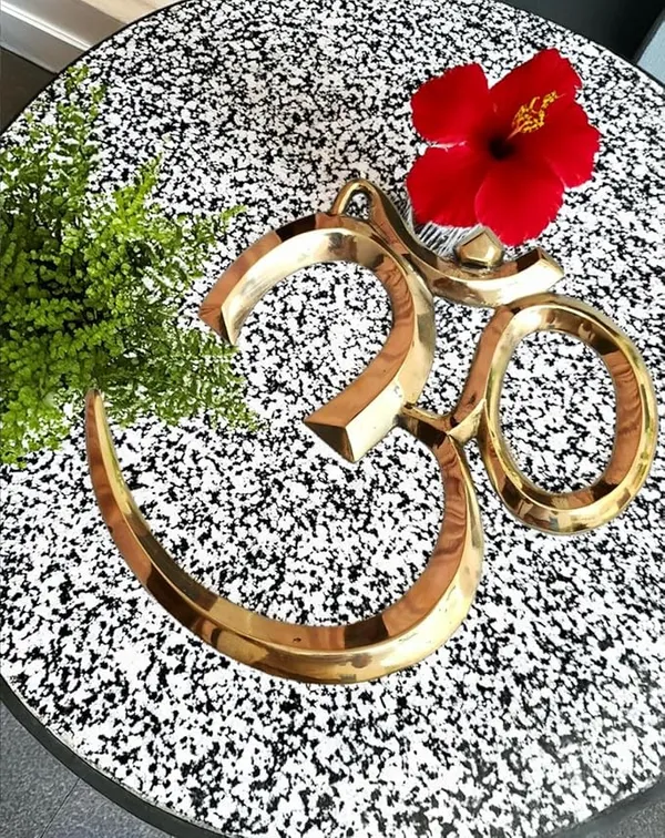 Golden_Brass_Divine_Om_Wall_Hanging_For_Home_Decor