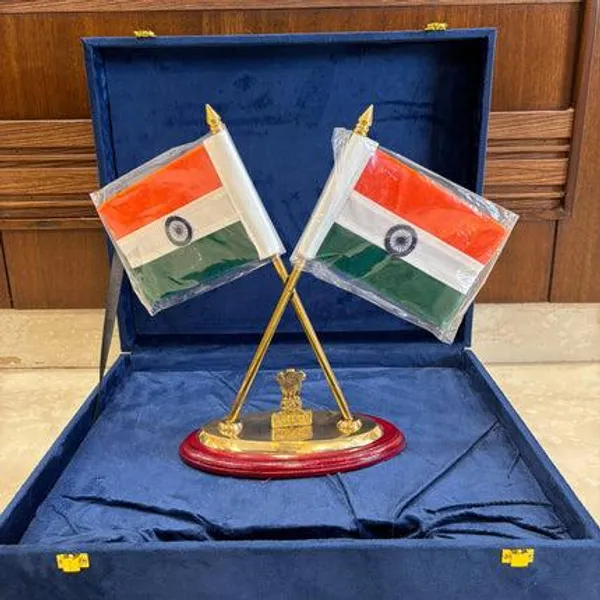 Golden_Brass_National_Flag_Stand_For_Decor