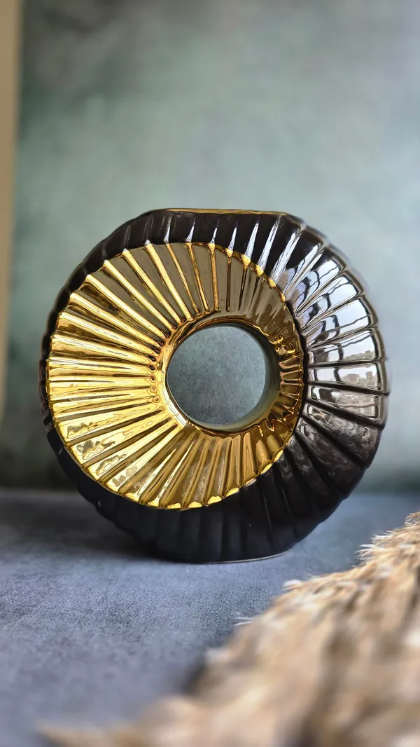 Black_&_Golden_Ceramic_Premium_Circular_Vase