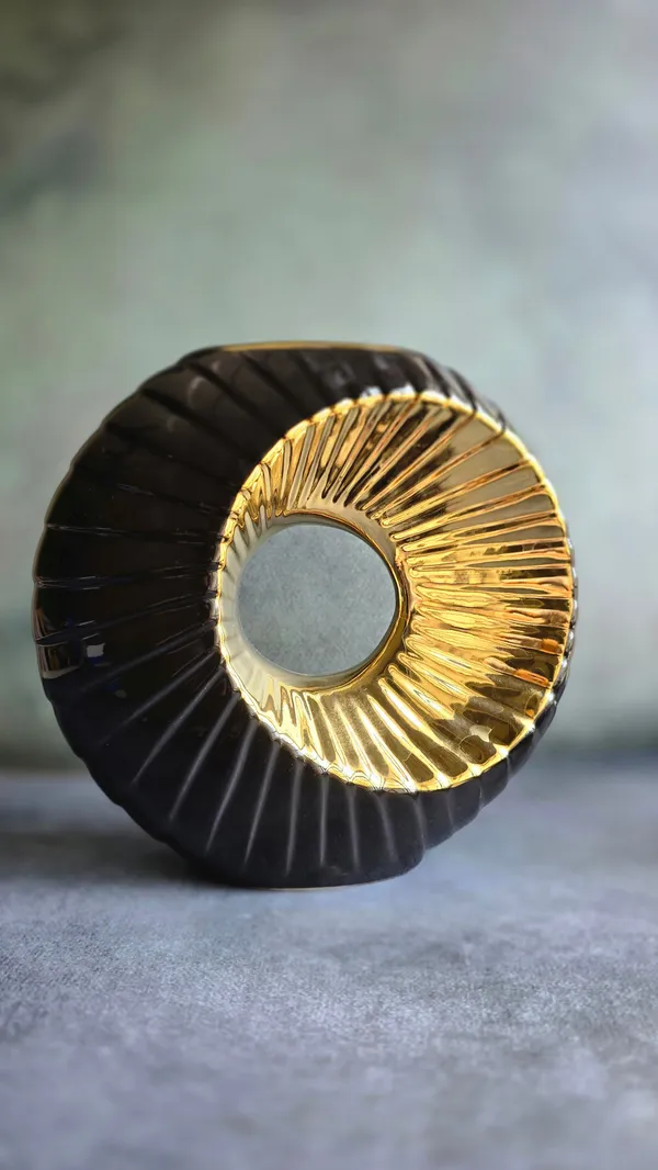 Black_&_Golden_Ceramic_Premium_Circular_Vase