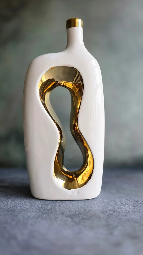 White_&_Golden_Ceramic_Premium_&_Elegant_Rectangular_Vase
