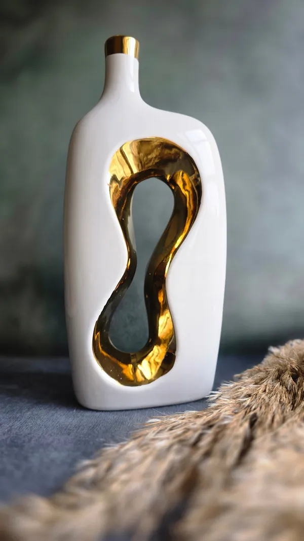 White_&_Golden_Ceramic_Premium_&_Elegant_Rectangular_Vase