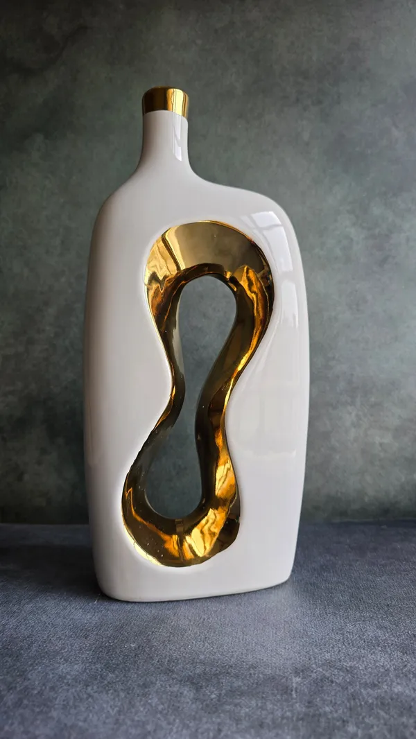 White_&_Golden_Ceramic_Premium_&_Elegant_Rectangular_Vase