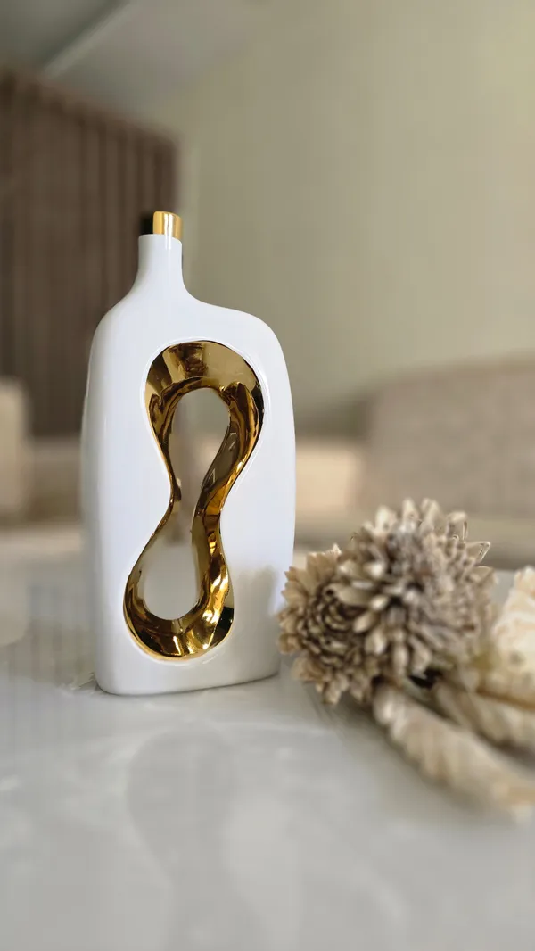 White_&_Golden_Ceramic_Premium_&_Elegant_Rectangular_Vase