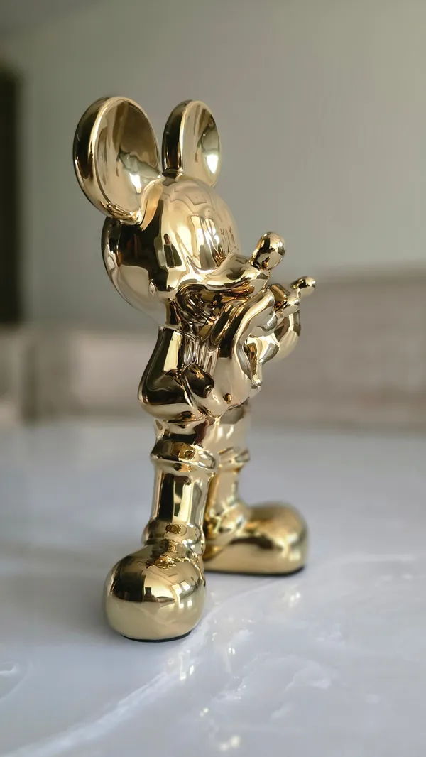 Premium_&_Elegant__Golden_Heart_Mickey_Mouse