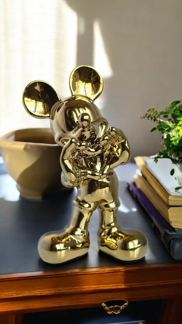 Premium_&_Elegant__Golden_Heart_Mickey_Mouse