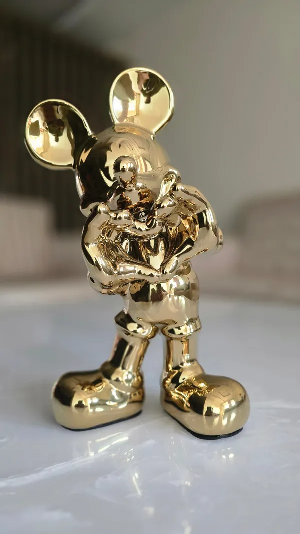 Premium_&_Elegant__Golden_Heart_Mickey_Mouse