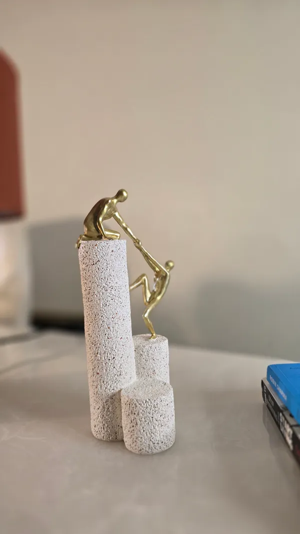 White_&_Golden_Premium_Climbing_Couple