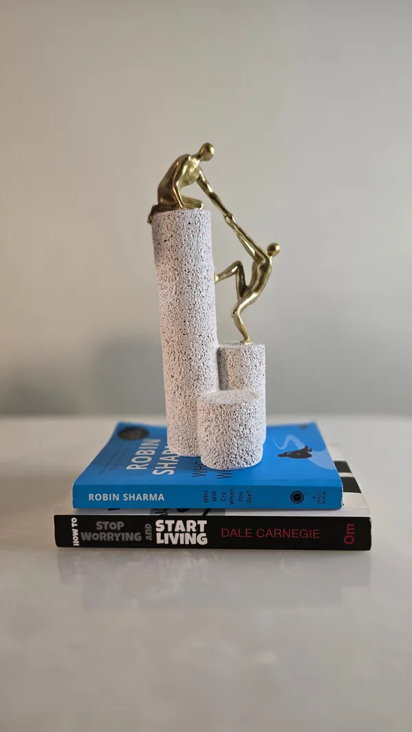 White_&_Golden_Premium_Climbing_Couple
