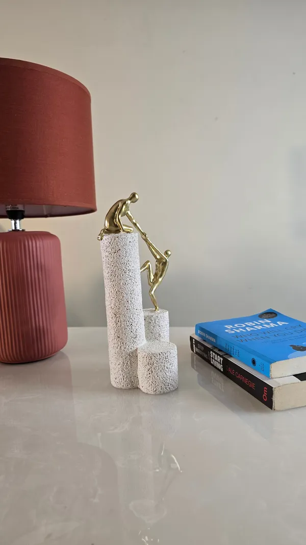 White_&_Golden_Premium_Climbing_Couple