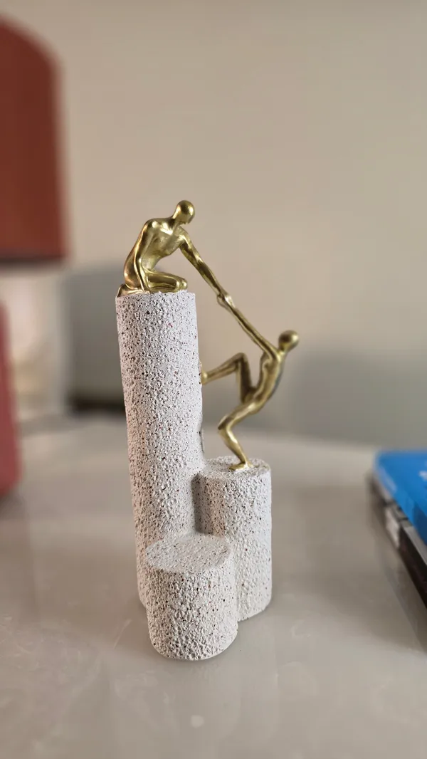 White_&_Golden_Premium_Climbing_Couple