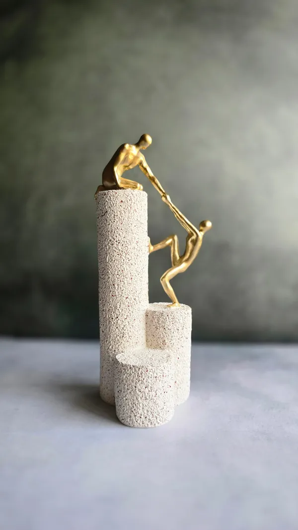 White_&_Golden_Premium_Climbing_Couple