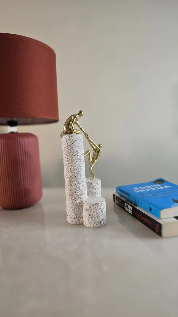 White_&_Golden_Premium_Climbing_Couple