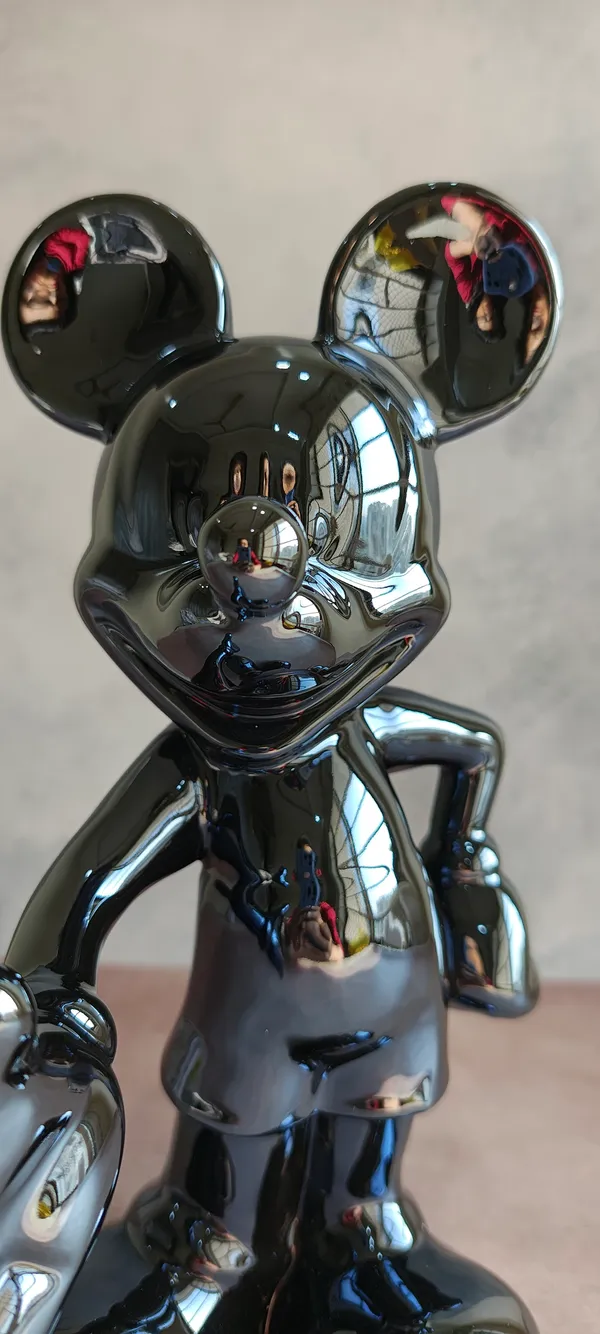 Black_Hand_Shake_Mickey