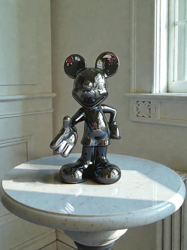 Black_Hand_Shake_Mickey