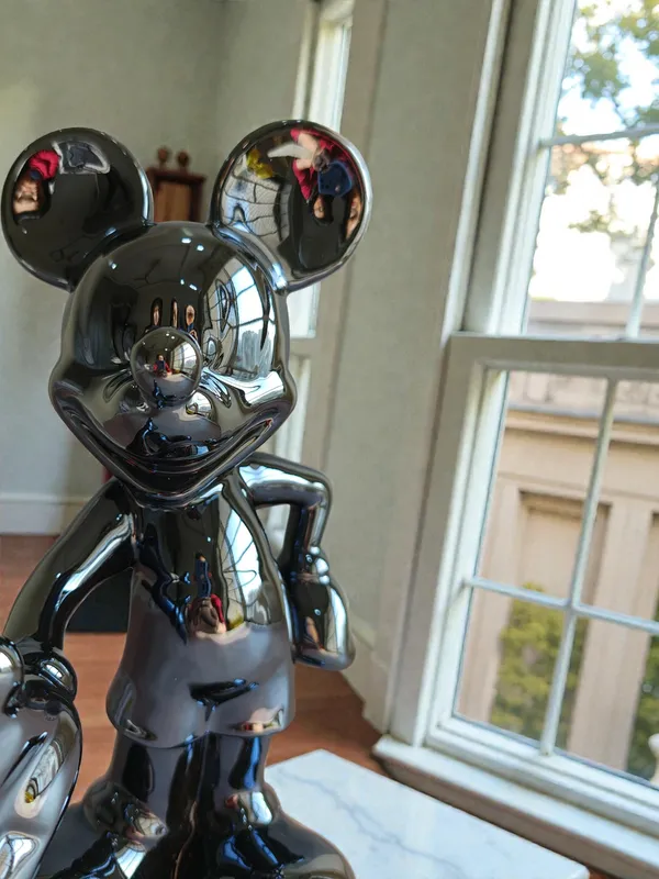 Black_Hand_Shake_Mickey